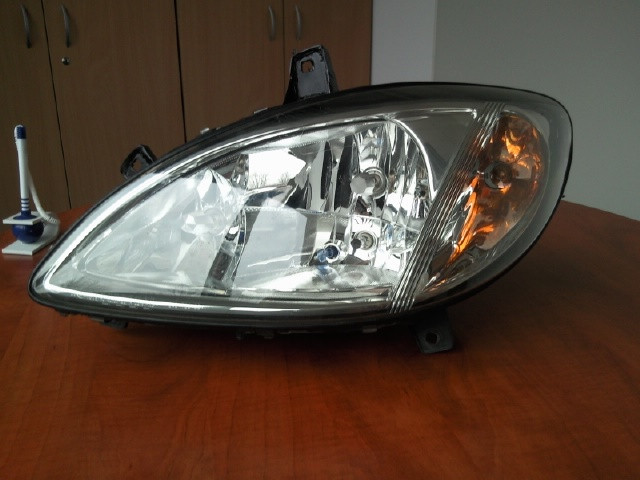 Lampa reflektor L. przedni Mercedes Vito 